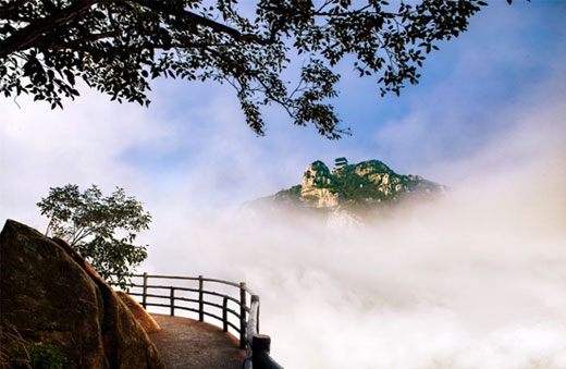勇登沂山最巔峰，一展王者大雄風(fēng)