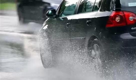 安全至上！雨天行駛必須要知道的汽車(chē)照明知識(shí)