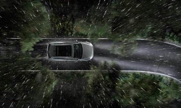 安全至上！雨天行駛必須要知道的汽車(chē)照明知識(shí)