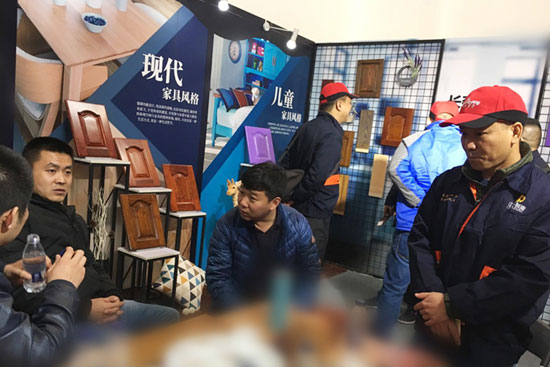 多變風(fēng)格引領(lǐng)裝修潮流——長頸鹿漆精彩亮相中國國際門業(yè)展覽會(huì)