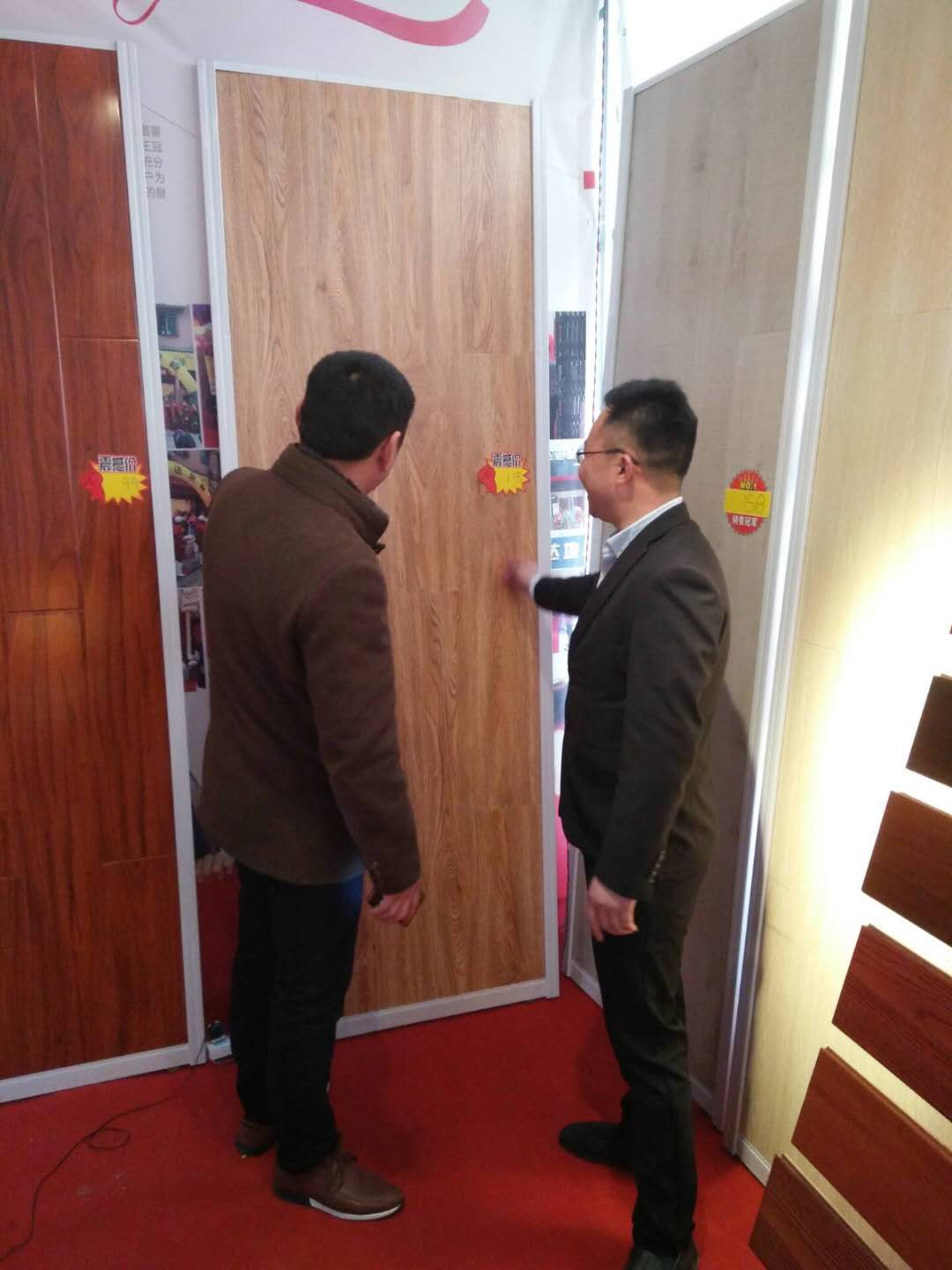 品牌營銷|榮事達(dá)地板經(jīng)銷商不靠扶持靠實(shí)干，活動進(jìn)行中