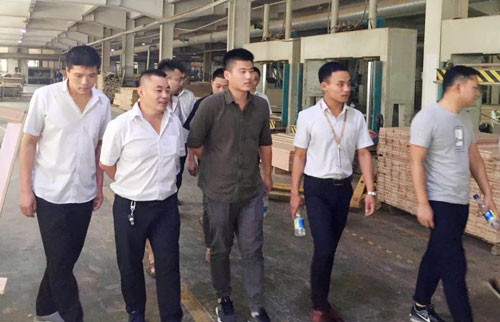 恒大集團蒞臨群升門業(yè)考察，對新型避難間防火門予以肯定