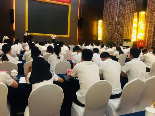 火星人集成灶銷售部9月績(jī)溪會(huì)議：我們是最棒的團(tuán)隊(duì)！