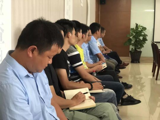君子蘭集團(tuán)上海公司 2018年第二季度技術(shù)服務(wù)培訓(xùn)會議舉行