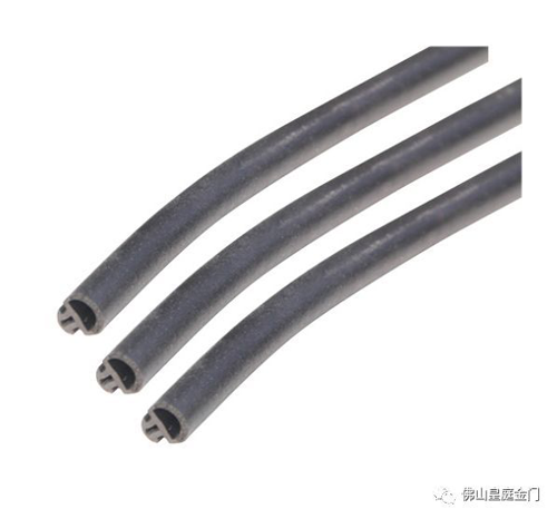 冬天寒氣逼人，不怕，這里有皇庭金門鋁合金門窗
