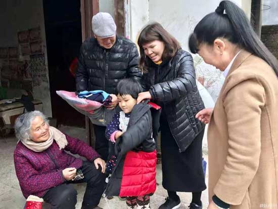 “贈人玫瑰，手有余香” 林德漆回饋社會 與愛同行