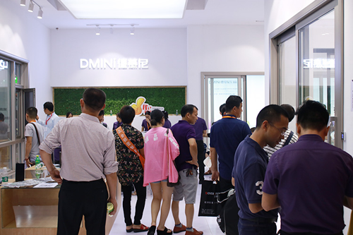 中國建博會20周年現(xiàn)場|德慕尼康同義：重質(zhì)量，重服務(wù)