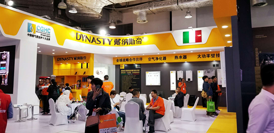 戴納斯帝壁掛爐亮相濟南國際暖通展，成備受關(guān)注“明星展位”