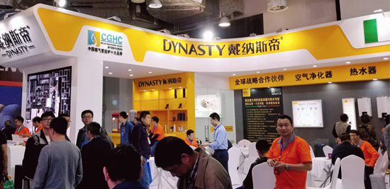 戴納斯帝壁掛爐亮相濟南國際暖通展，成備受關(guān)注“明星展位”