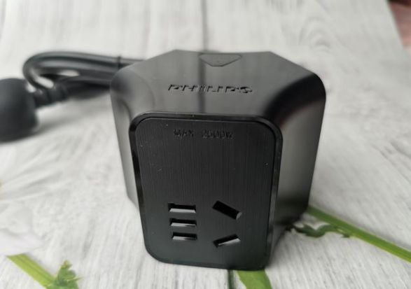 有了飛利浦摩天輪系列插座，充電器什么的都是浮云！