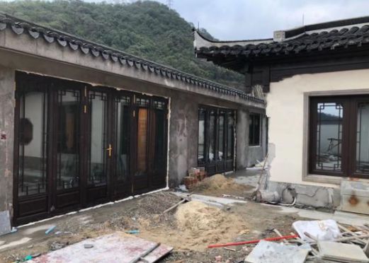 四合院與鋁合金仿古門(mén)窗，會(huì)不會(huì)天造地設(shè)的一對(duì)?
