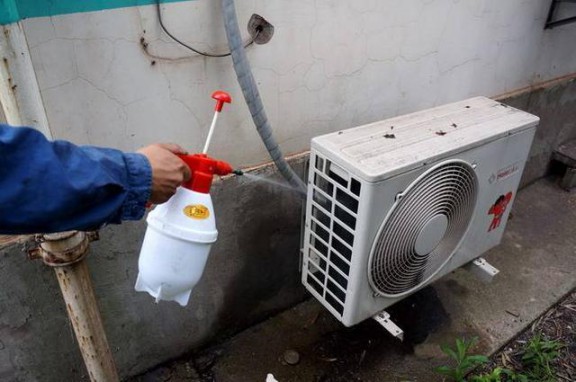 空調外機日常風吹雨淋，需要為其遮擋嗎？聽聽師傅怎么說