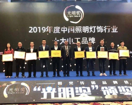曼科“詩(shī)朗”系列新品即將上線，業(yè)界對(duì)這個(gè)老電工品牌充滿期待