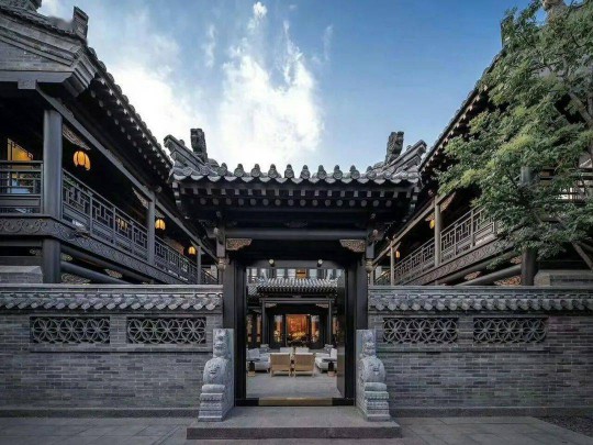 中式圍合院落，三宅仿古門窗，共譜歲月輝煌