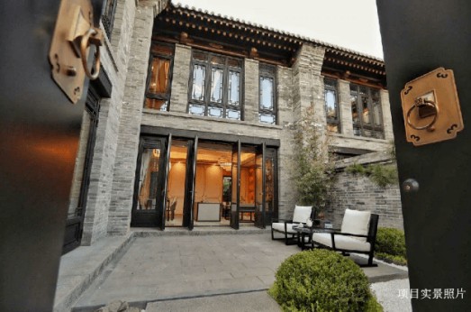 中式圍合院落，三宅仿古門窗，共譜歲月輝煌