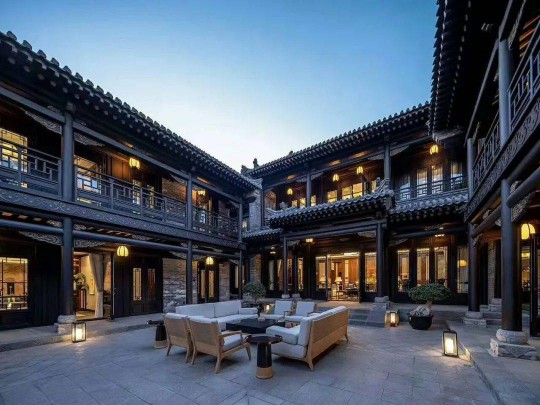 中式圍合院落，三宅仿古門窗，共譜歲月輝煌