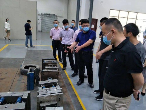 全面落實“深瑞LED合作十條”，一批LED企業(yè)考察江西瑞昌 