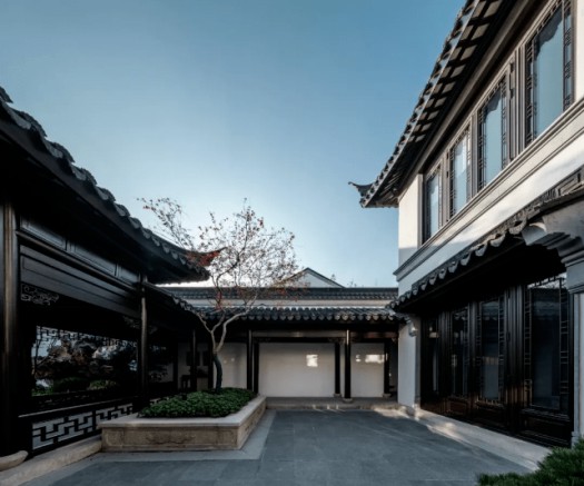 方寸之間，盡顯風(fēng)華！三宅門窗自成詩(shī)畫意境
