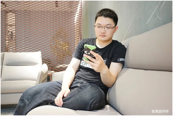 庫(kù)萊雅家居：老師們，別總是站著，坐下來(lái)休息一下
