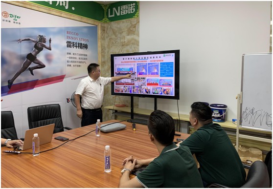 三只兔總裁韓軍一行蒞臨雷諾瓷磚膠參觀考察，初步達(dá)成合作意向