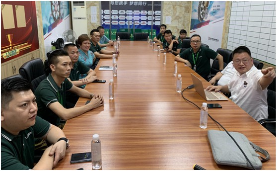 三只兔總裁韓軍一行蒞臨雷諾瓷磚膠參觀考察，初步達(dá)成合作意向