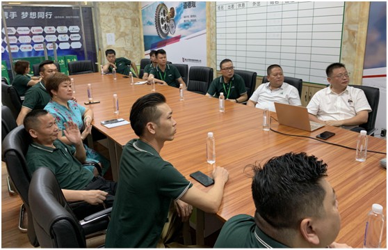三只兔總裁韓軍一行蒞臨雷諾瓷磚膠參觀考察，初步達(dá)成合作意向